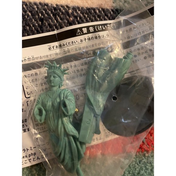 Statue of Liberty Action Figure 6 Kinds Creative Spoof Model Desktop Ornament - Picture 2 of 11